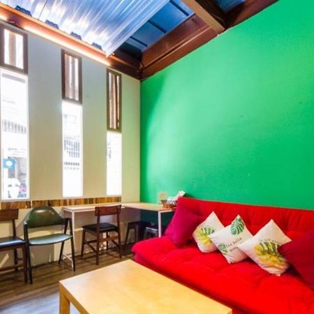 小黑琵416輕旅 Little Happy Hostel Tainan Eksteriør billede