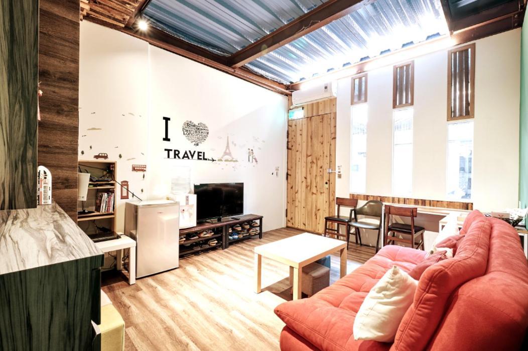 小黑琵416輕旅 Little Happy Hostel Tainan Eksteriør billede