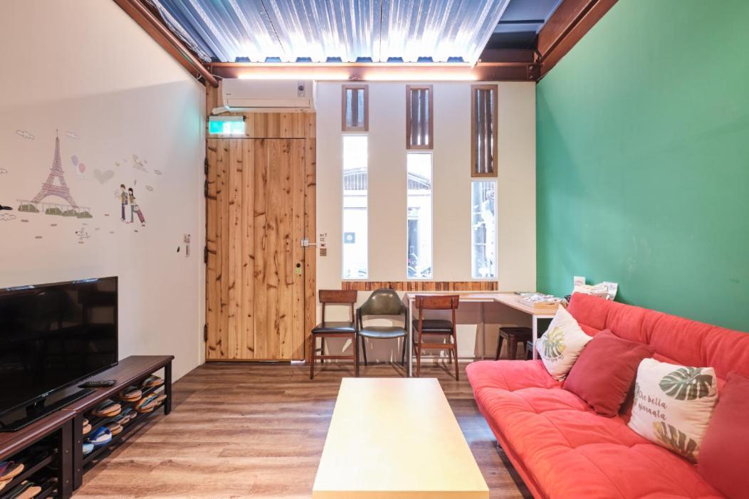 小黑琵416輕旅 Little Happy Hostel Tainan Eksteriør billede