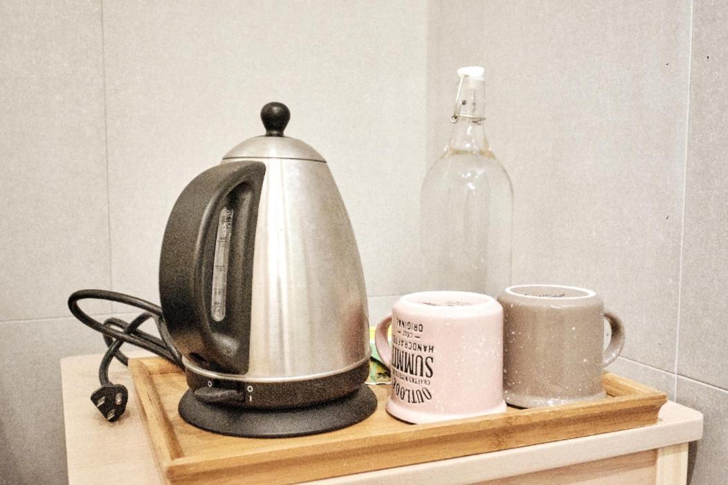 小黑琵416輕旅 Little Happy Hostel Tainan Eksteriør billede